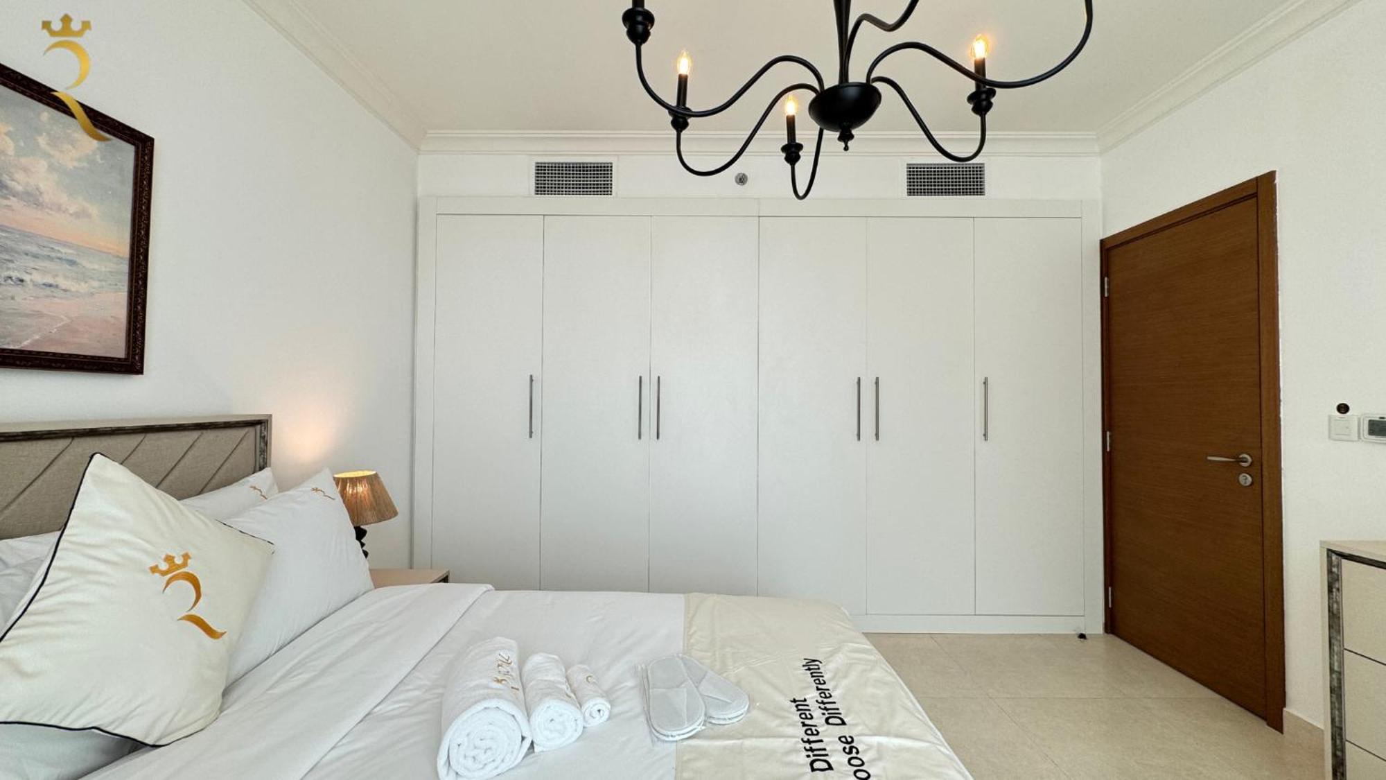 Modern 4br Spacious Family In Yas Island Apartment